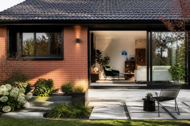 découvrez nos conseils pratiques et idées modernes pour rénover une maison des années 60, alliant charme rétro et confort contemporain.
