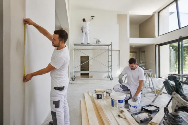 découvrez nos conseils pour choisir le meilleur prestataire en rénovation de maison et garantir la réussite de vos travaux.